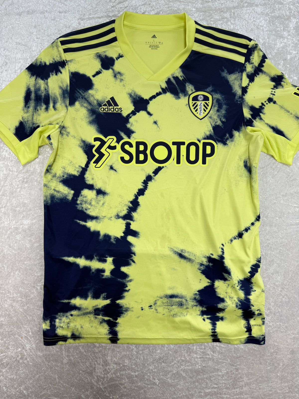 Leeds United 2022/23 Away Shirt – adidas – SBOTOP – Large