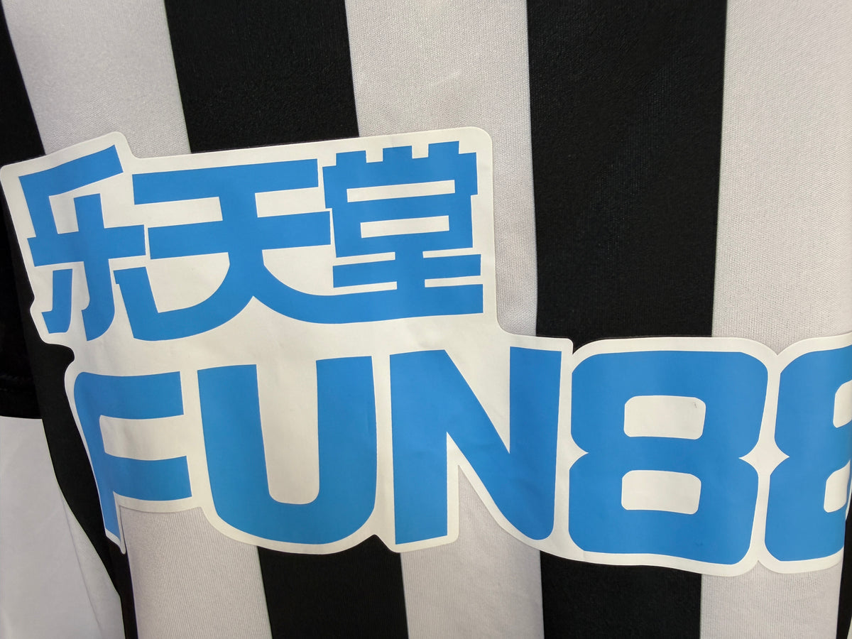Newcastle United 2020/21 Puma Home Shirt – Size Large