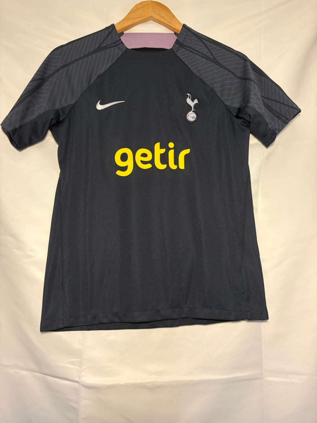 Nike Tottenham Hotspur 2023-24 training shirt (youth xl - 13/15years)