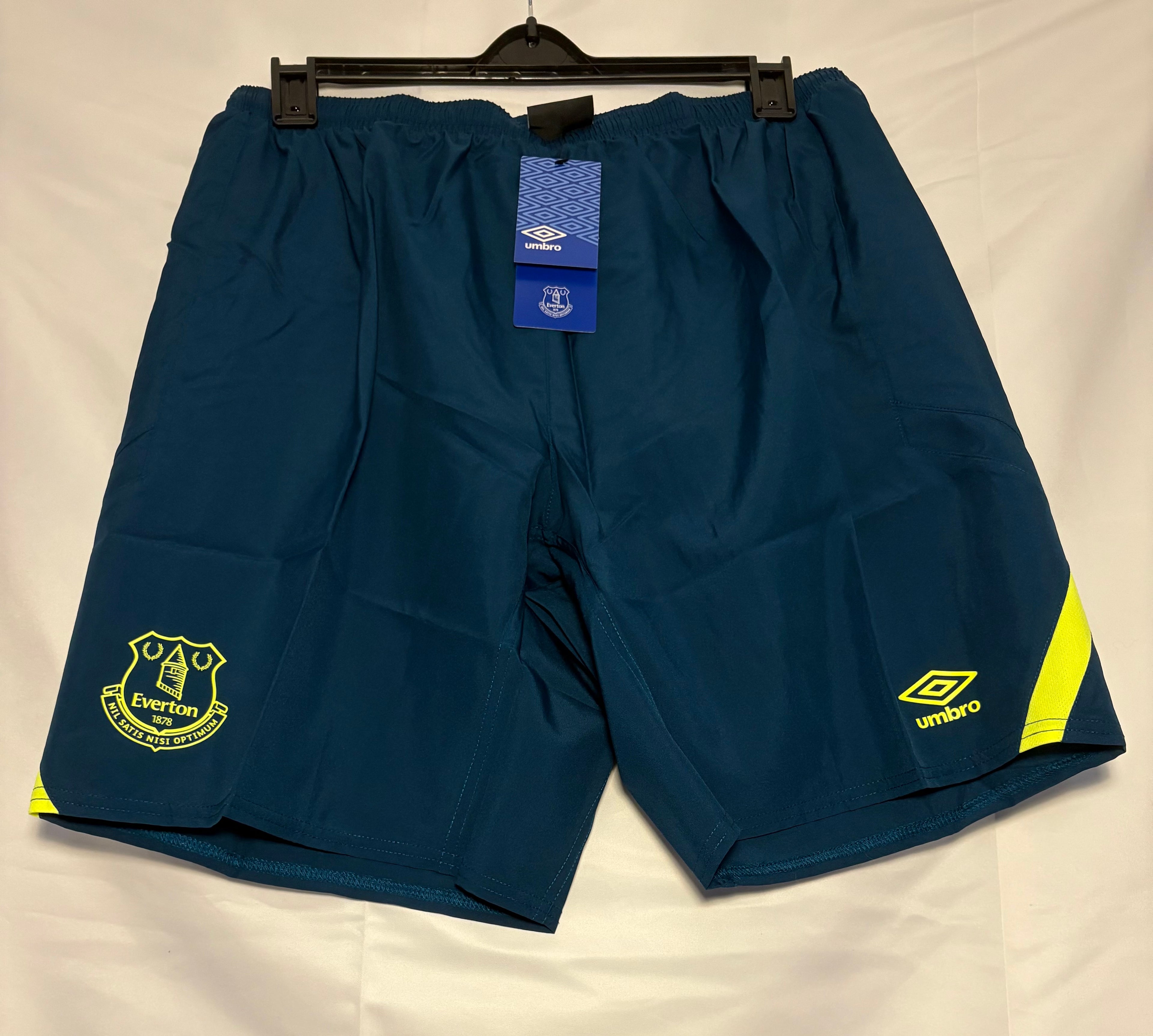 Umbro Everton FC training shorts (UK XL)
