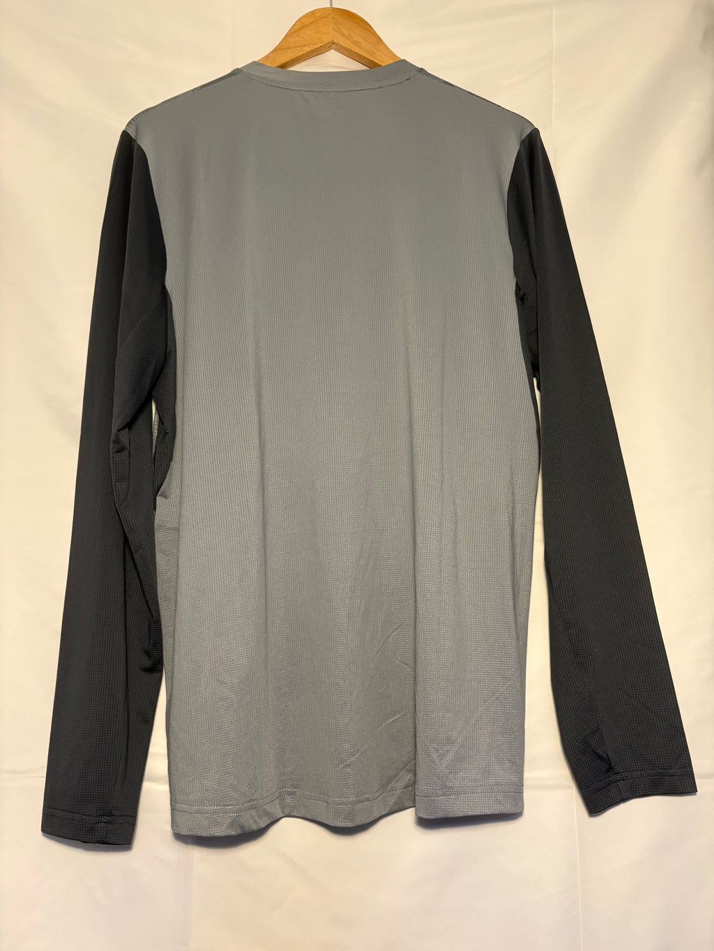 Wolverhampton Wanderers 2022-2023 season training shirt (L)