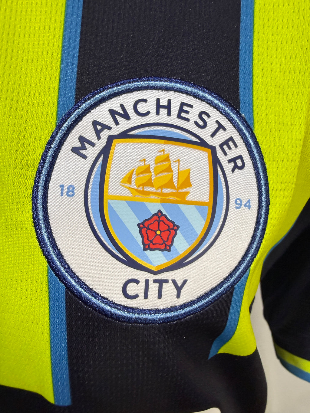 Manchester City 2024/25 Puma Away Shirt – Navy & Neon Yellow – Size M