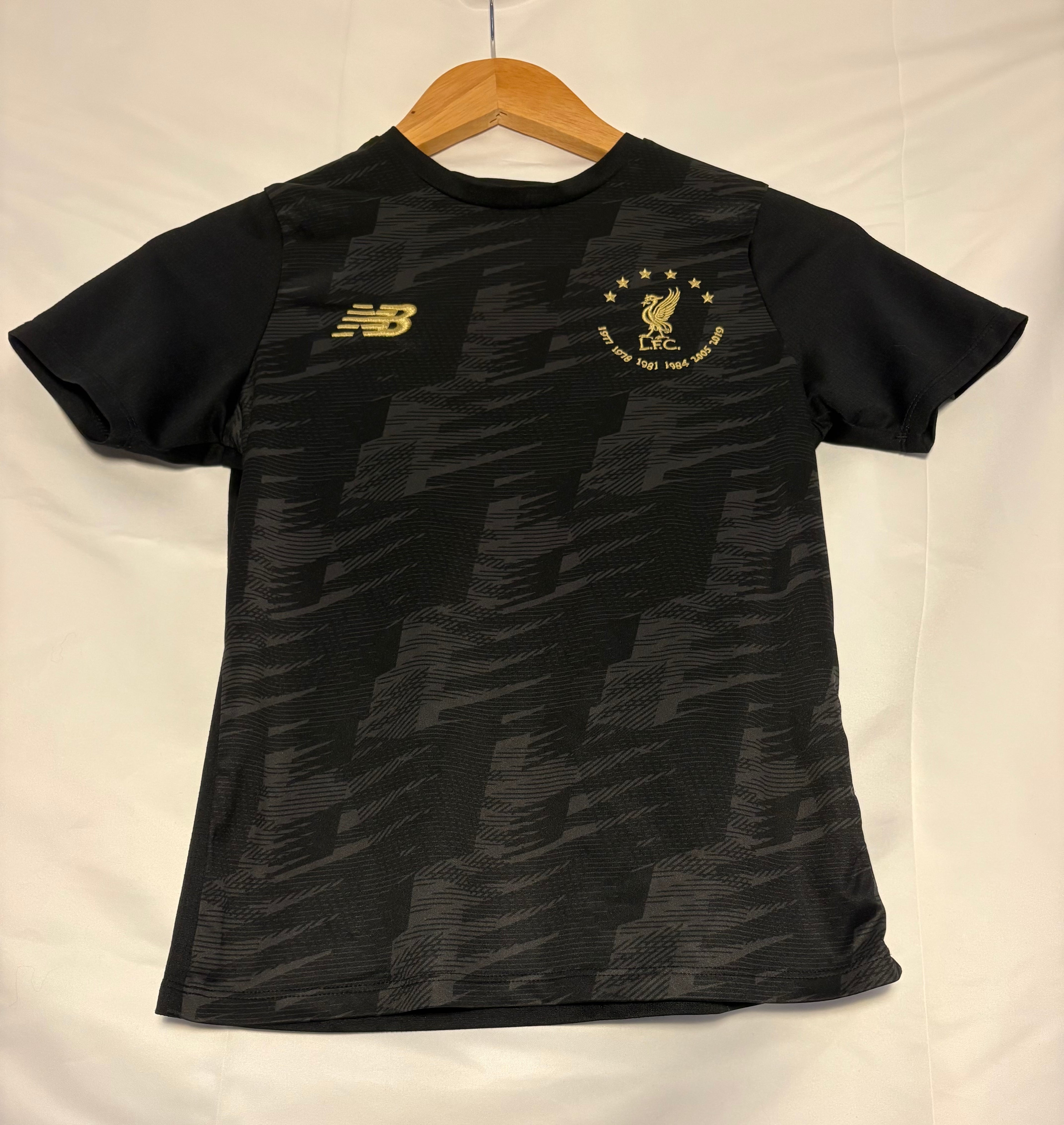 Liverpool F.C. x New Balance "6 Times" commemorative training shirt (10/12 years)