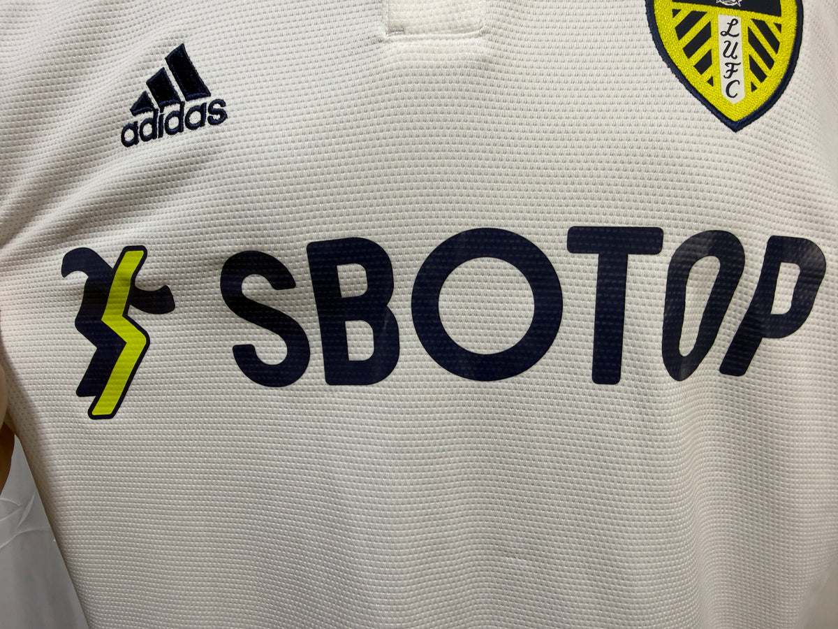 Leeds United 2022/2023 home shirt sbotop sponsor